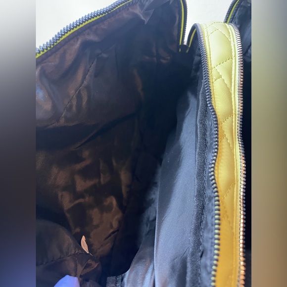 Betsey Johnson Lime Weekender toiletry bag, NWT - Picture 2 of 8